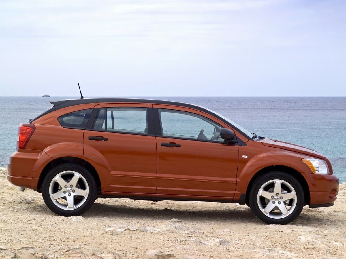 Dodge Caliber I — Yandan