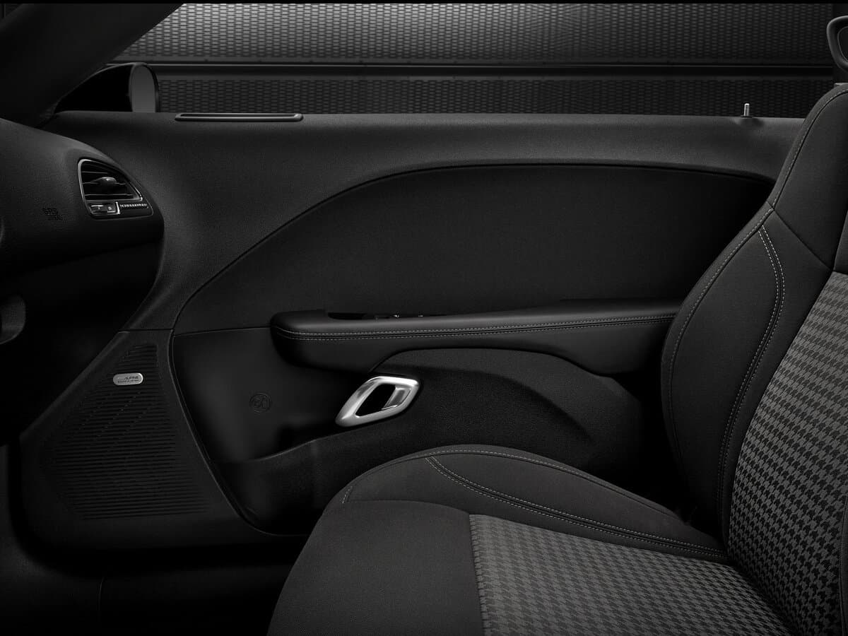 Dodge Challenger III Restayling 2 — Qapı