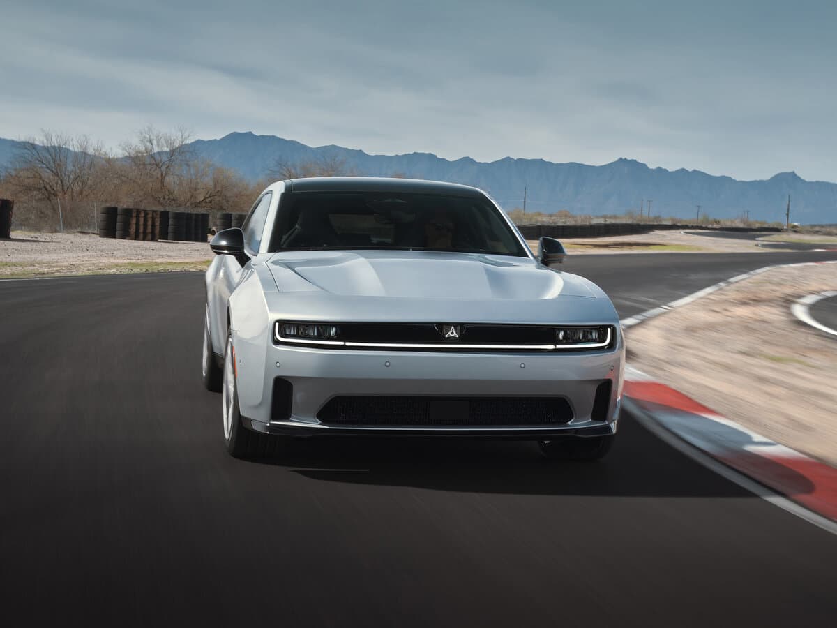 Dodge Charger VIII — Öndən