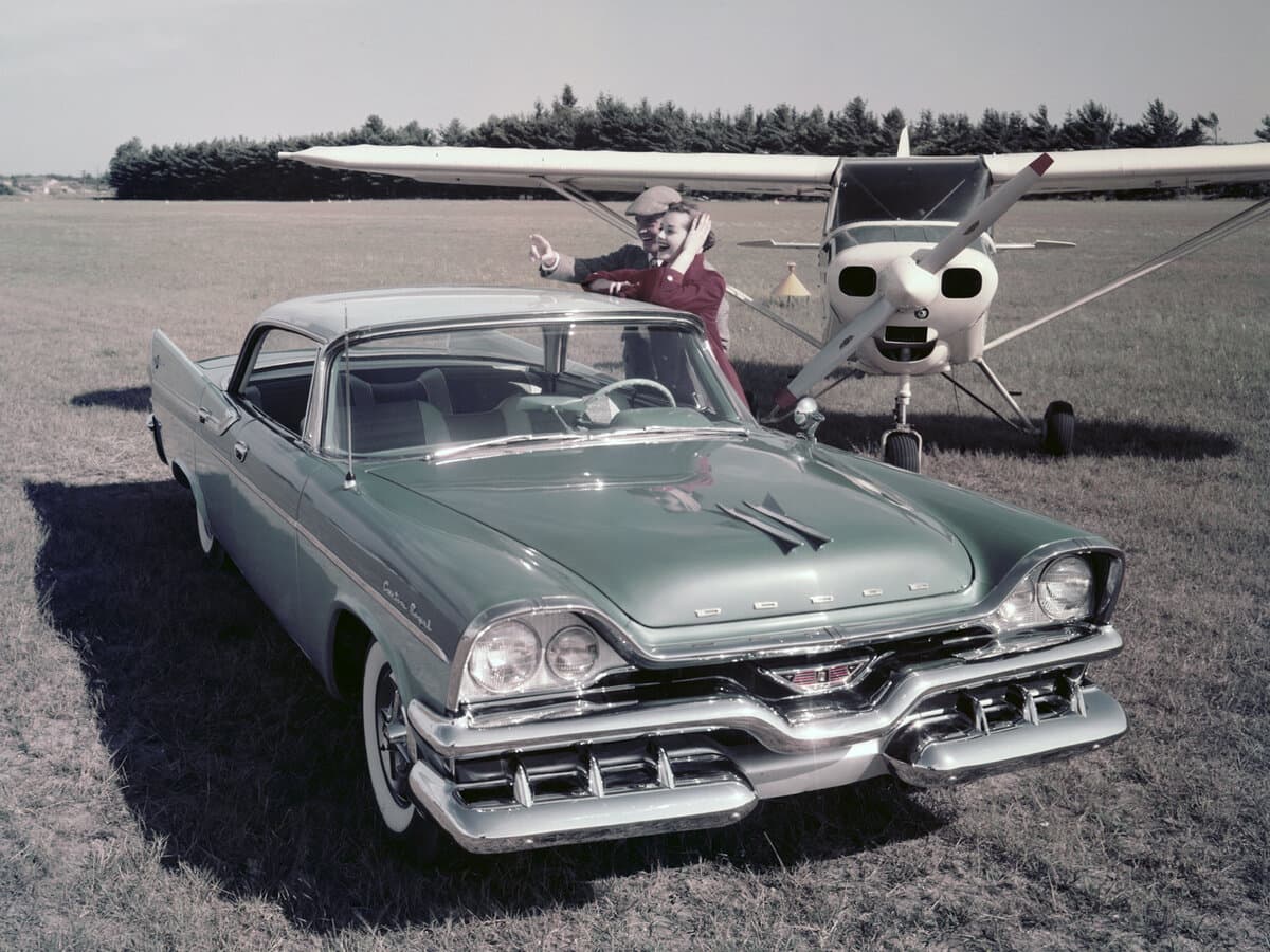 Dodge Custom Royal II — Öndən