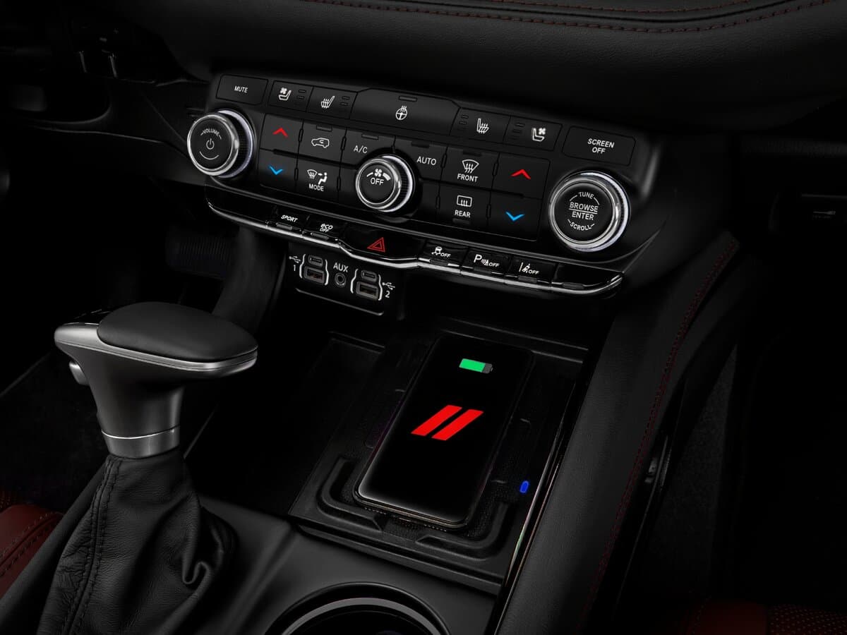 Dodge Durango III Restayling 2 — Salon, arxadan