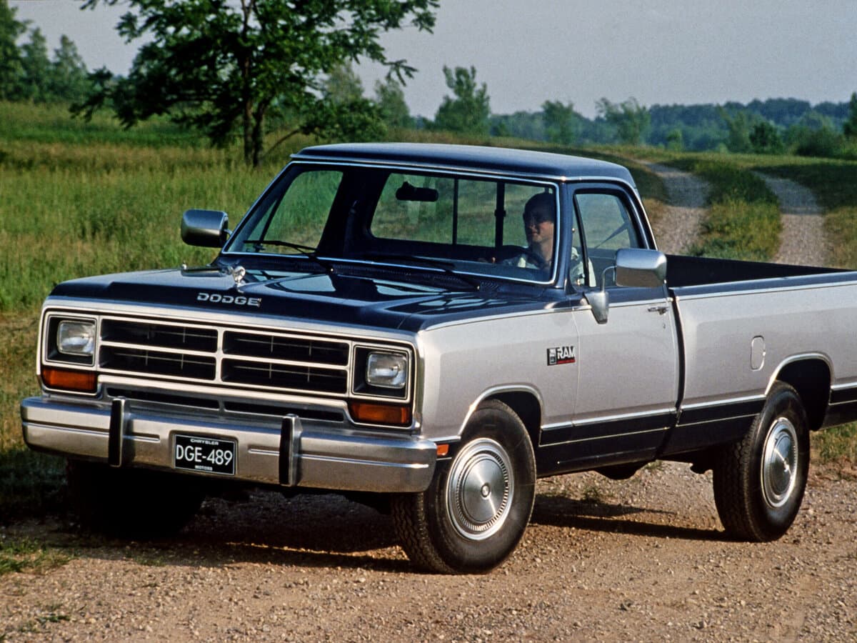 Dodge RAM I (D/W) — Öndən