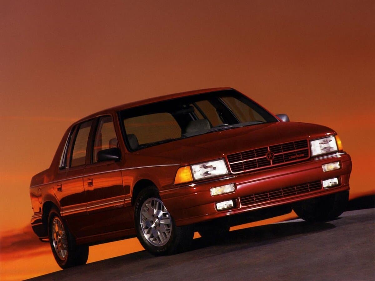 Dodge Spirit 1988 – 1995 — öndən görünüş