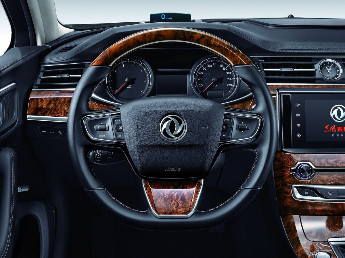 Dongfeng A9 I — Sükan
