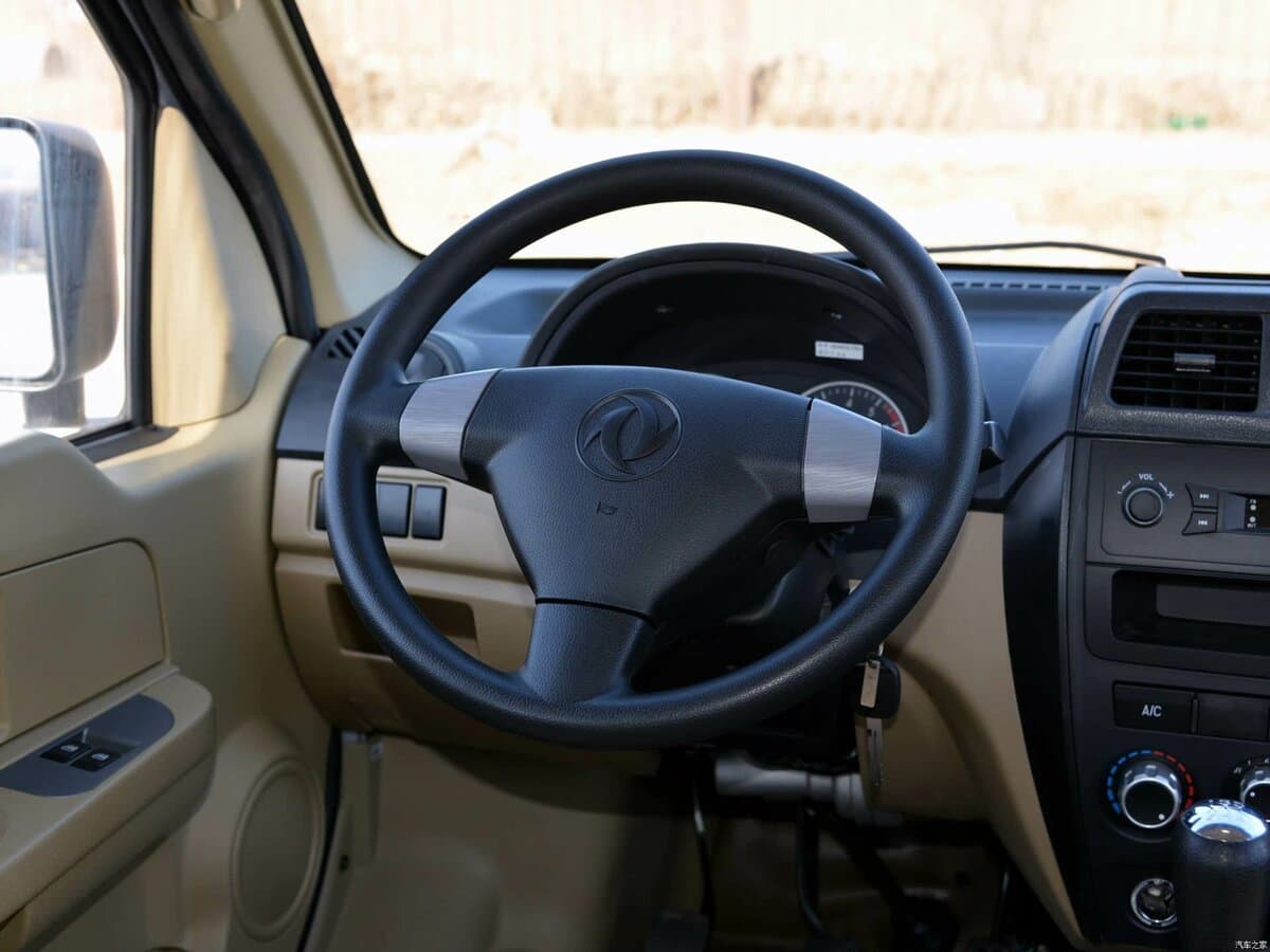 Dongfeng C36 I — Sükan