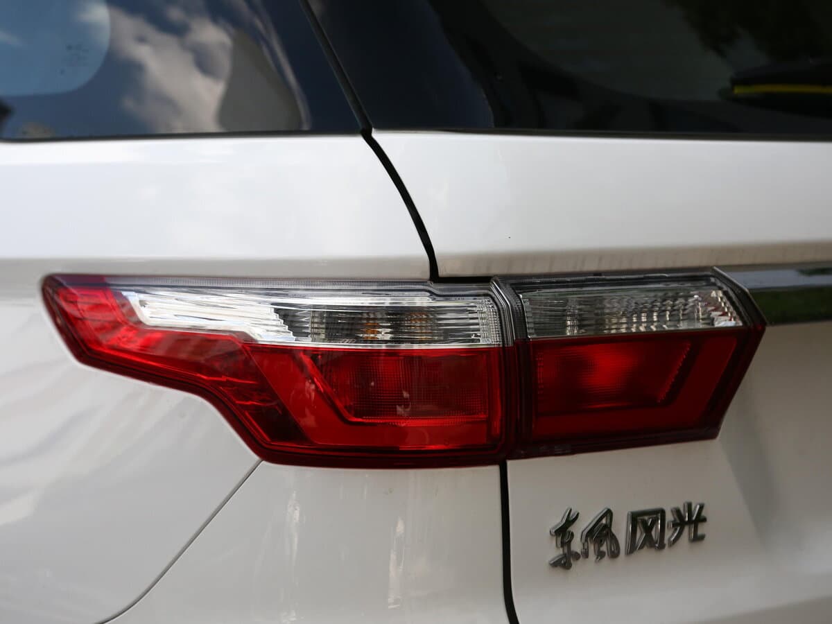 Dongfeng Fengon 560 I — Detal
