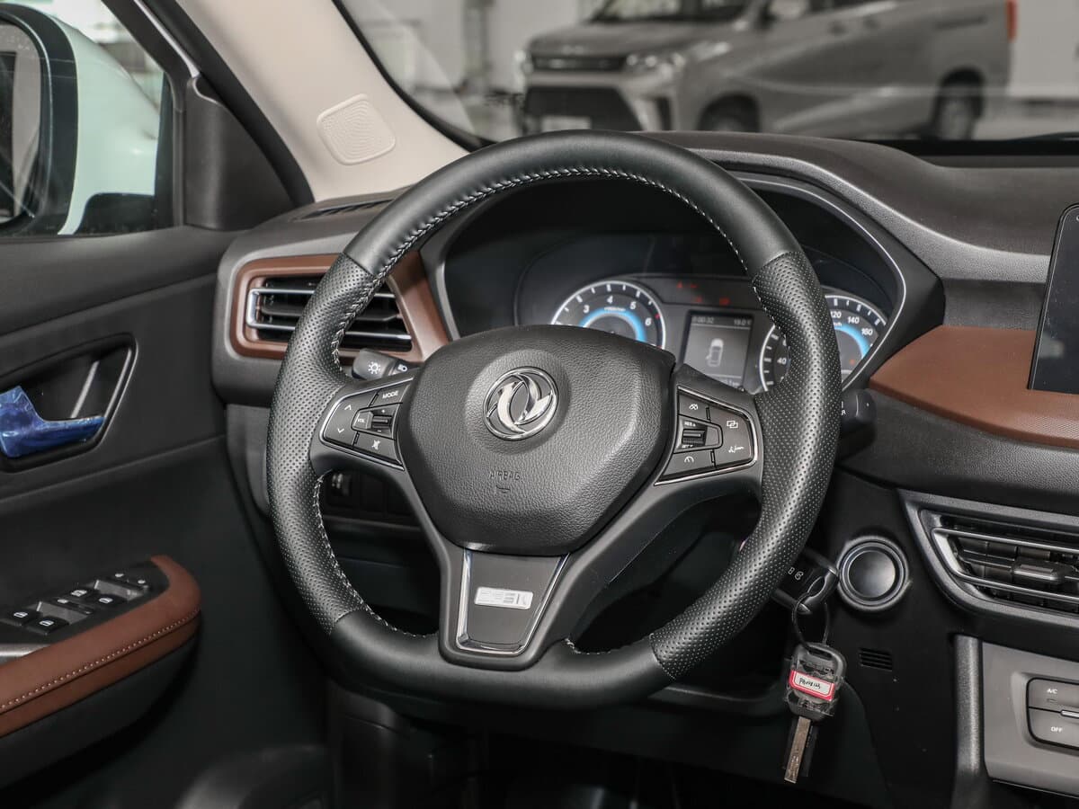 Dongfeng Fengon 560 I Restayling — Sükan