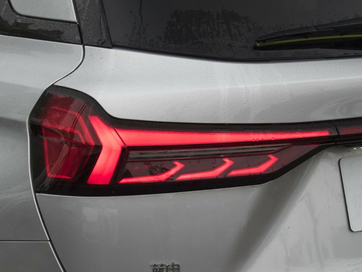 Dongfeng Fengon E5 I — Detal