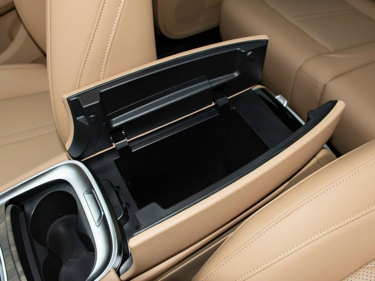 Dongfeng Fengon E5 I — Salon, öndən