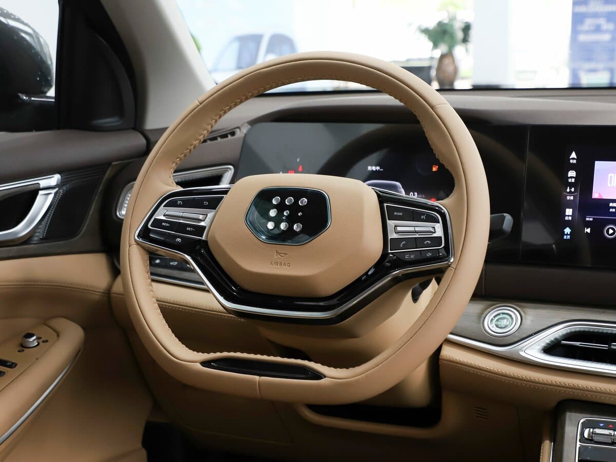 Dongfeng Fengon E5 I — Sükan