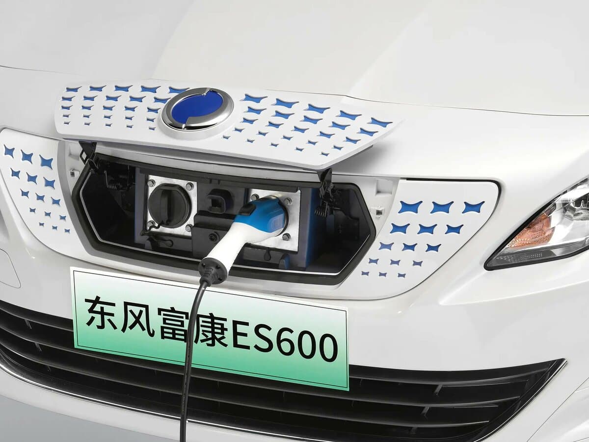 Dongfeng Fukang ES600 2022 – indiyədək — Salon, arxadan