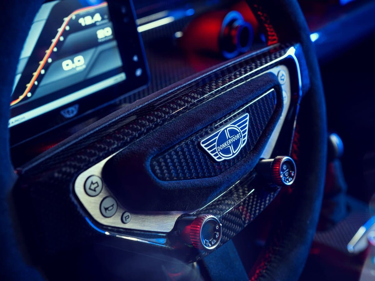 Donkervoort F22 2022 – 2025 — Sükan