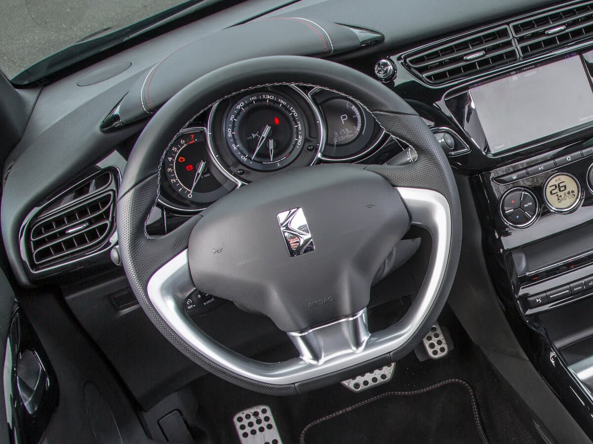 DS 3 I Restayling — Sükan