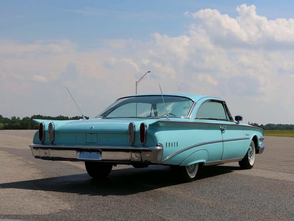 Edsel Ranger II — 3/4 arxadan