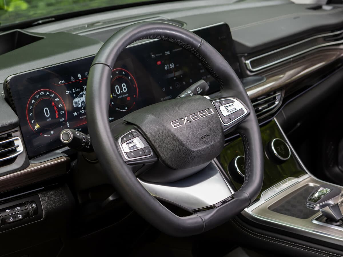 Exeed VX I — Sükan