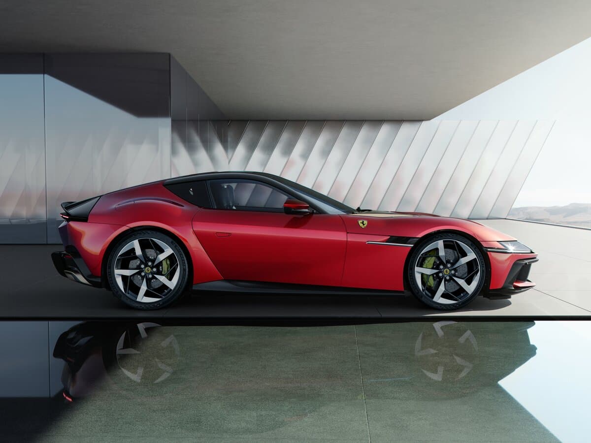 Ferrari 12Cilindri 2024 – indiyədək — Yandan