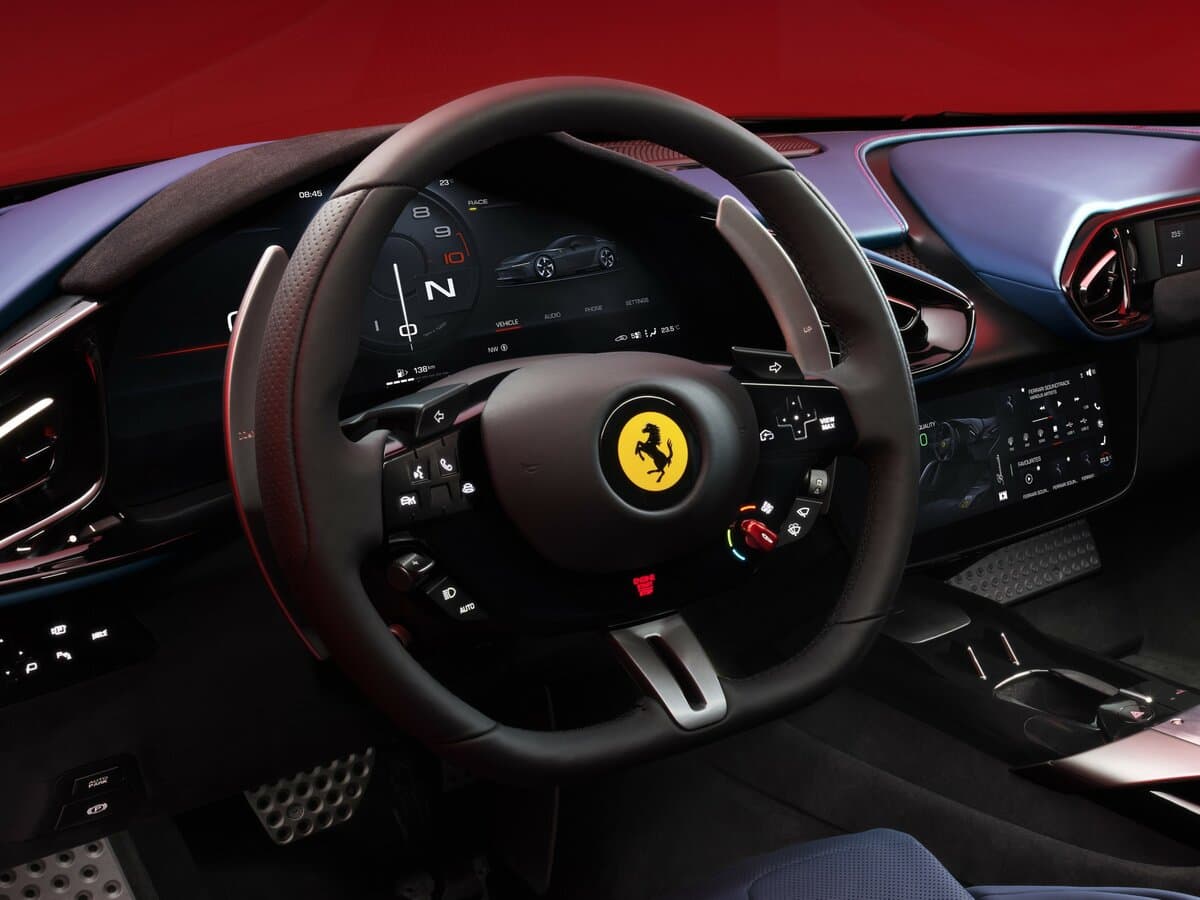 Ferrari 12Cilindri 2024 – indiyədək — Sükan