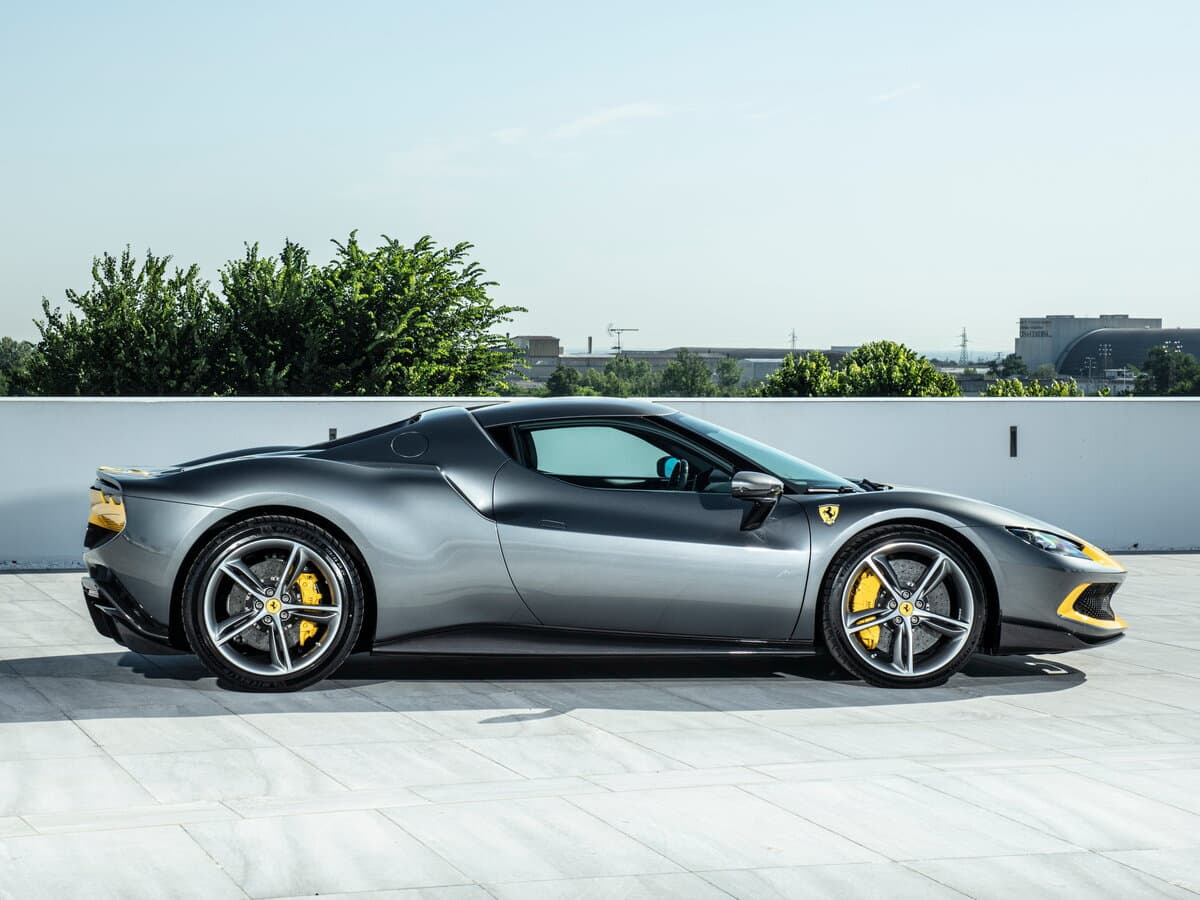 Ferrari 296 2021 – indiyədək — Yandan