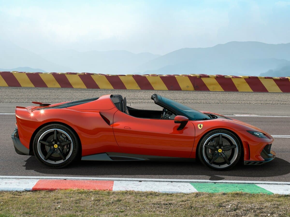 Ferrari 296 2021 – indiyədək — Yandan