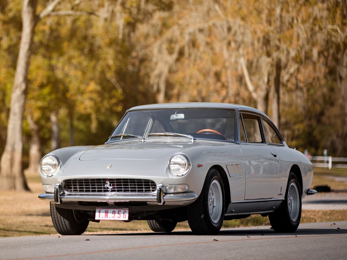 Ferrari 330 GT 2+2 Series II — Öndən