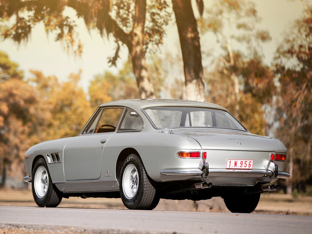 Ferrari 330 GT 2+2 Series II — 3/4 arxadan