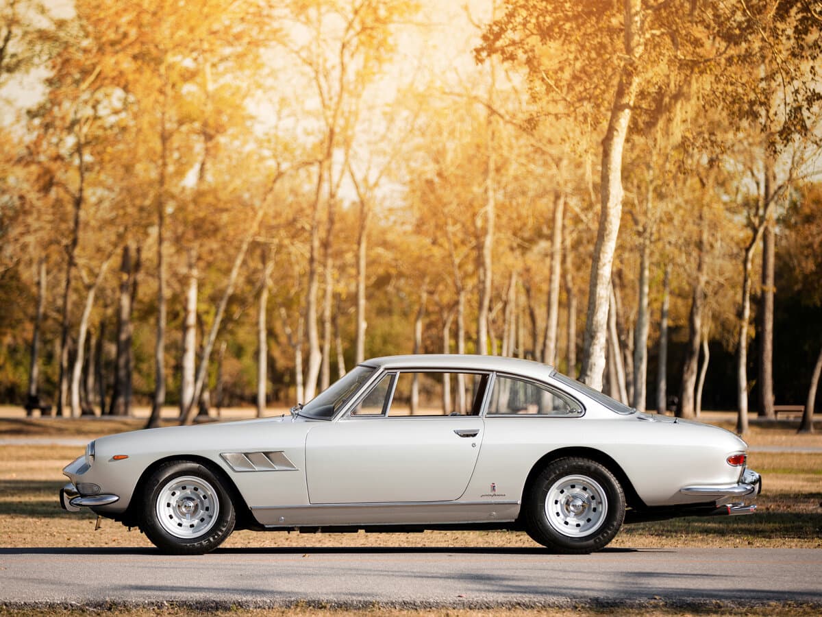 Ferrari 330 GT 2+2 Series II — Yandan