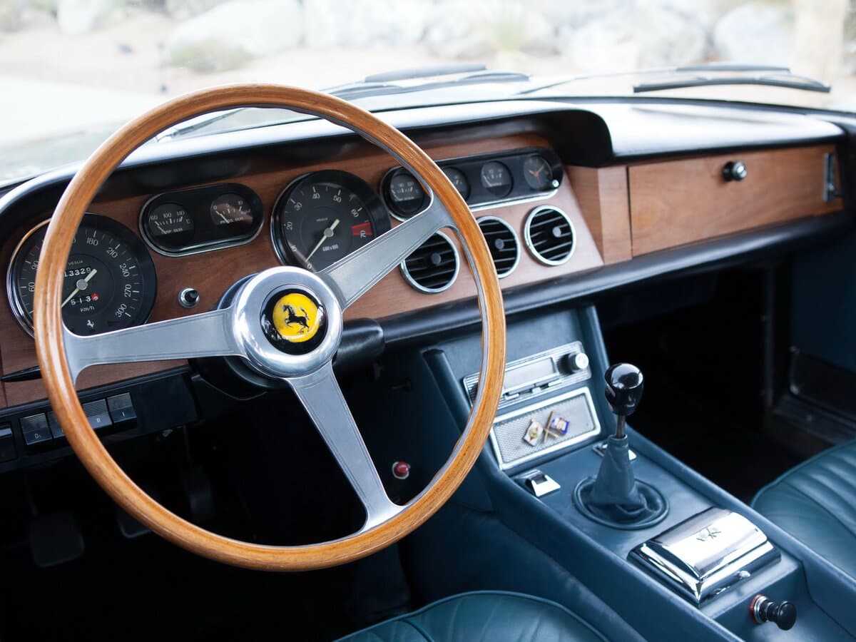 Ferrari 330 GT 2+2 Series II — Sükan