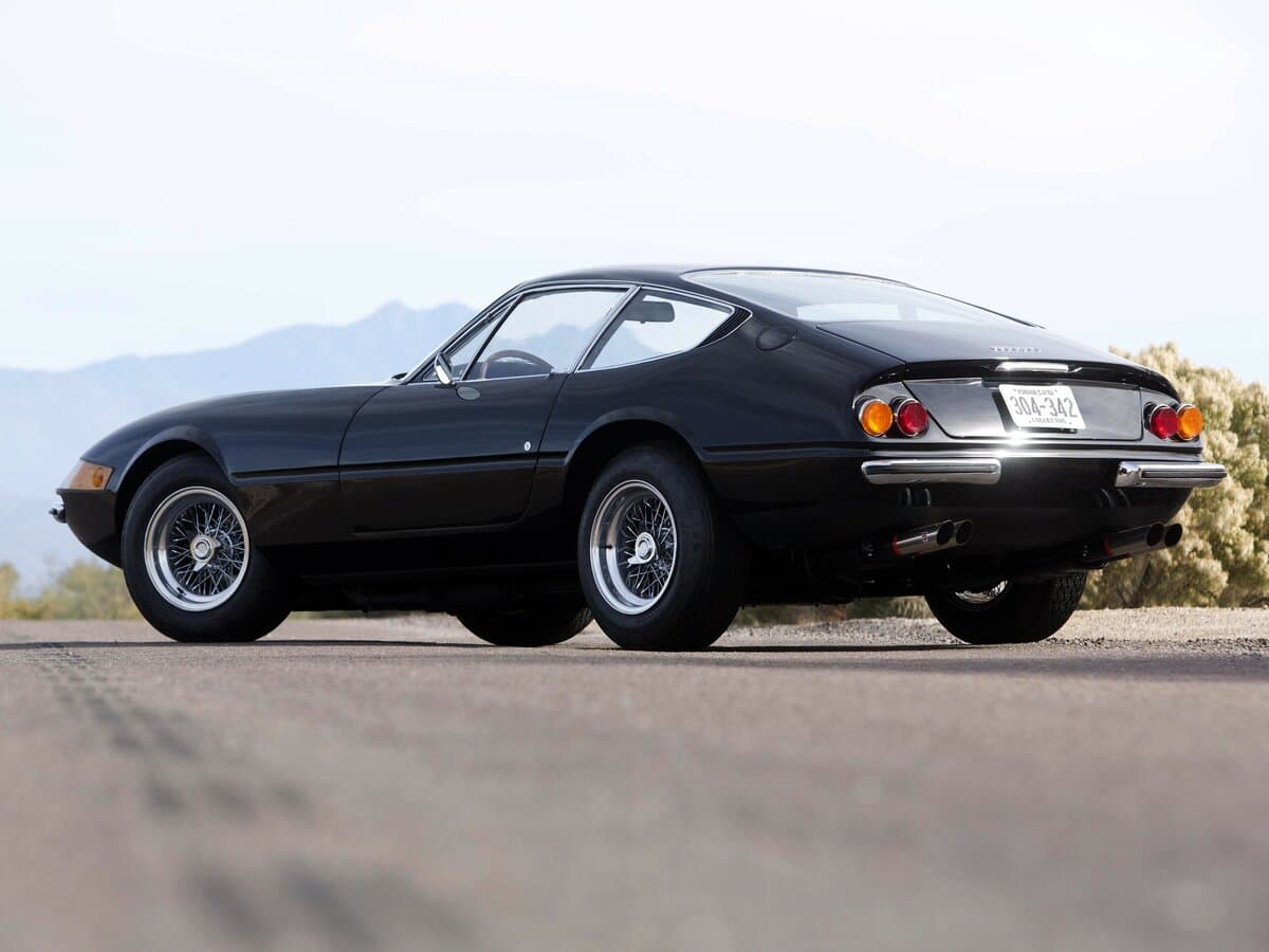 Ferrari 365 GTB/4 Daytona I — 3/4 arxadan