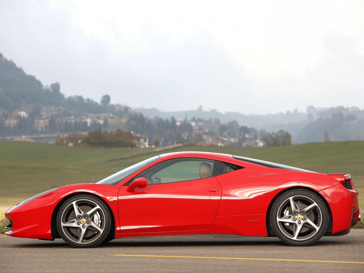 Ferrari 458 2009 – 2015 — Yandan