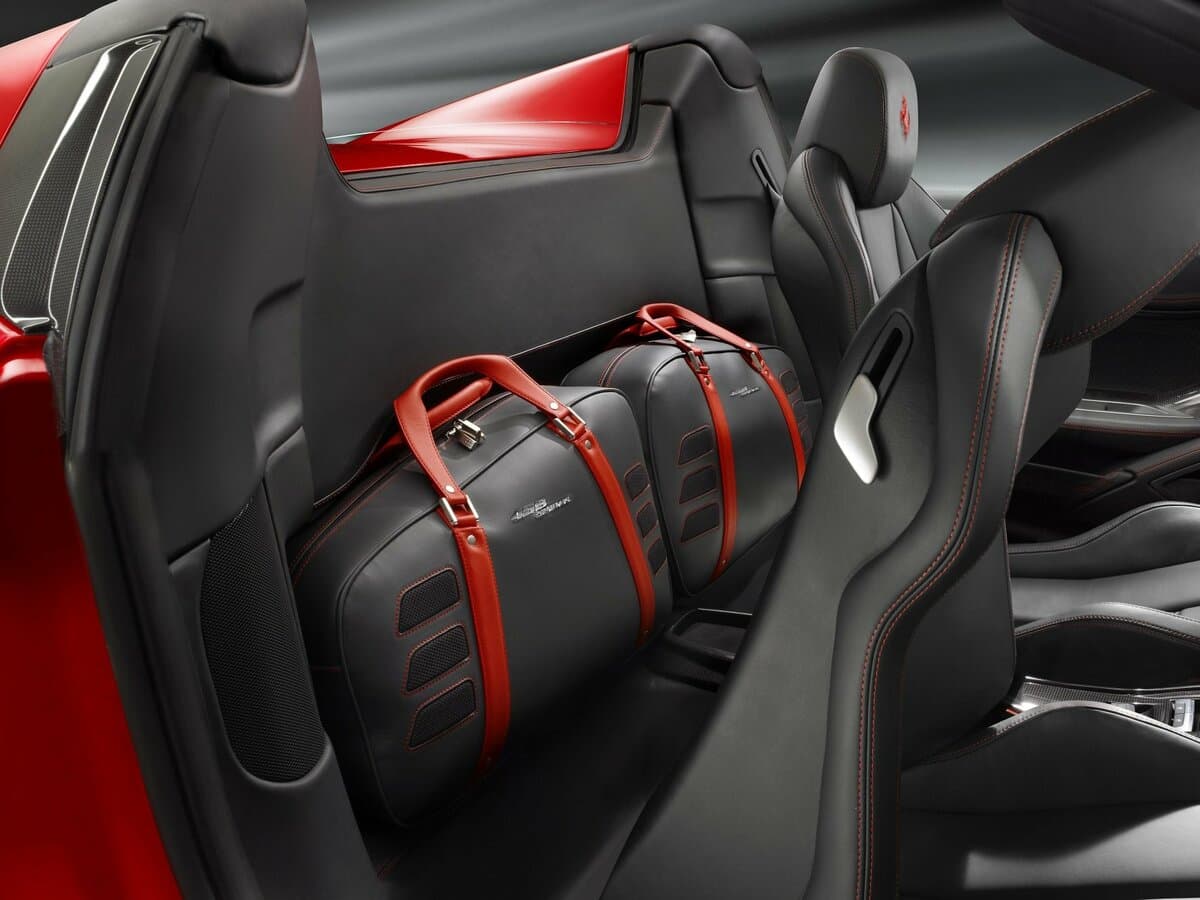 Ferrari 458 2009 – 2015 — Salon, arxadan