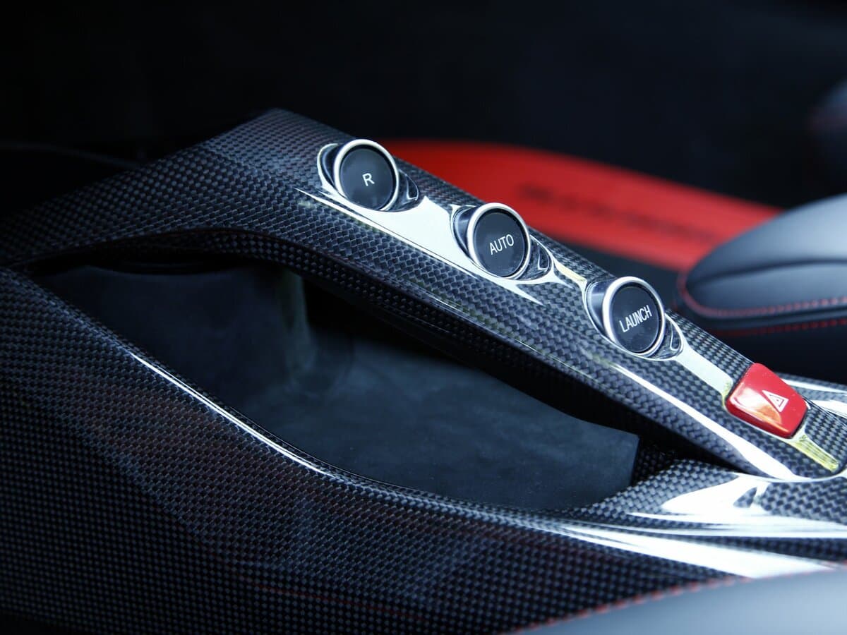 Ferrari 488 2015 – 2019 — Salon, öndən