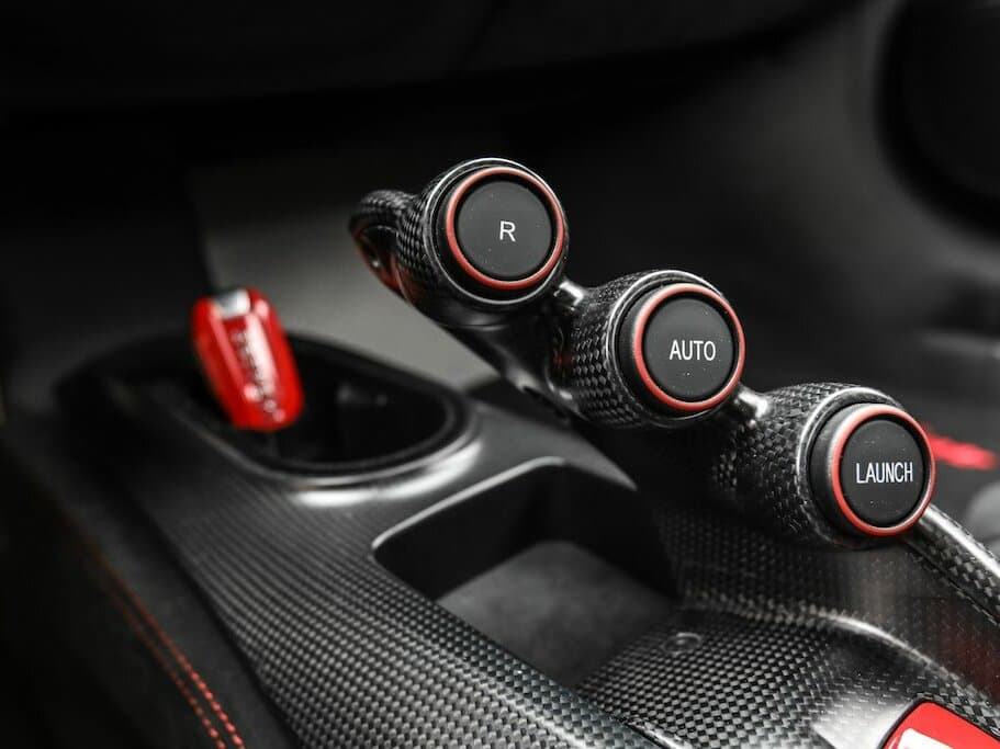 Ferrari 488 2015 – 2019 — Salon, öndən