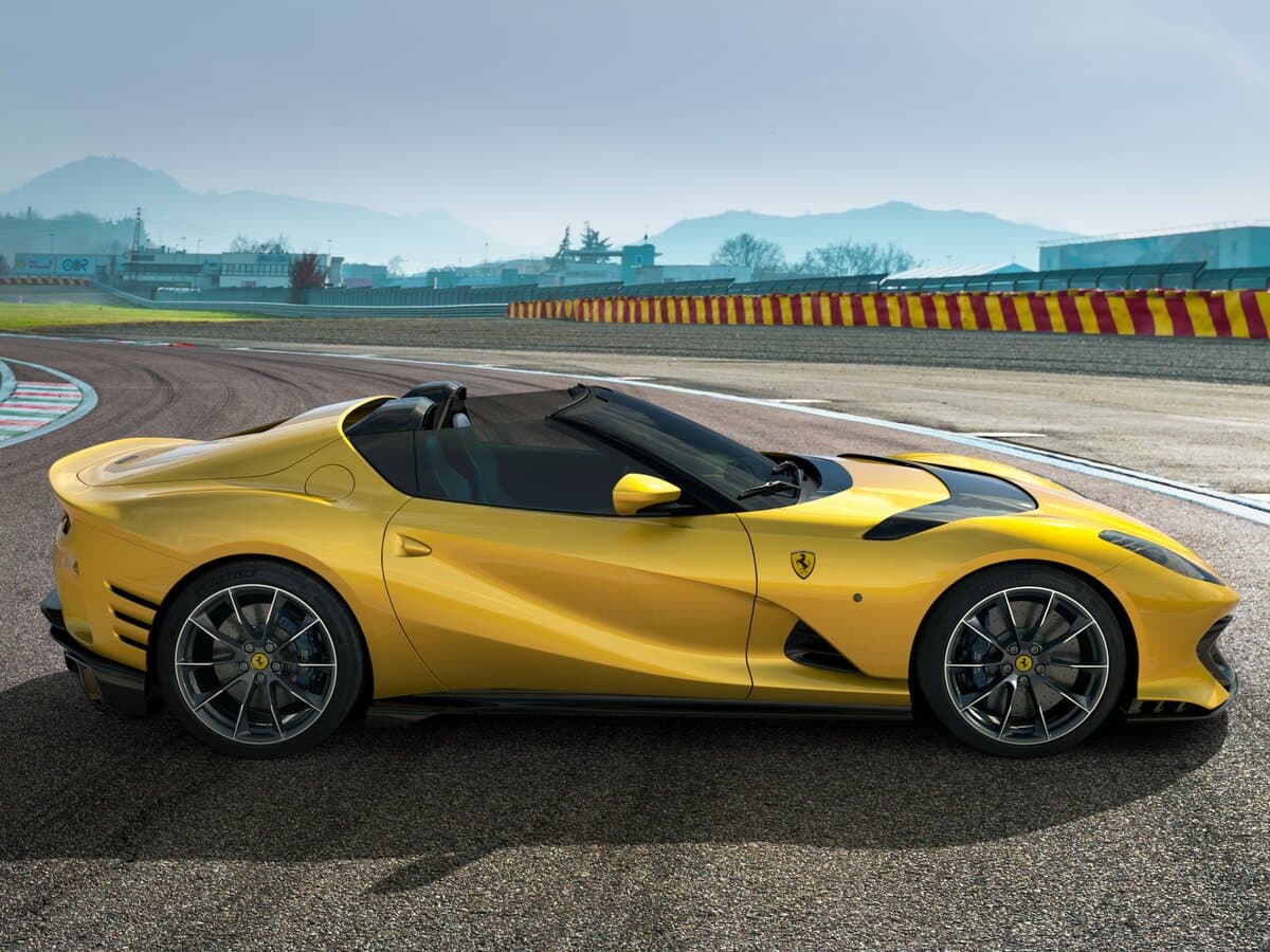 Ferrari 812 2017 – 2024 — Yandan