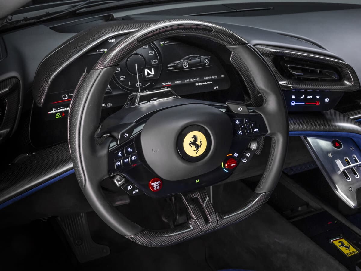 Ferrari 849 Testarossa 2025 – indiyədək — Sükan