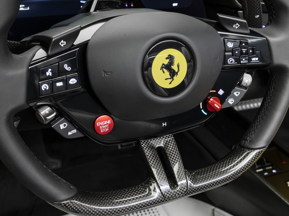 Ferrari 849 Testarossa 2025 – indiyədək — Sükan