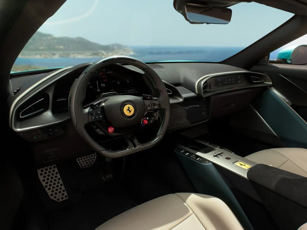 Ferrari Amalfi 2025 – indiyədək — Sükan