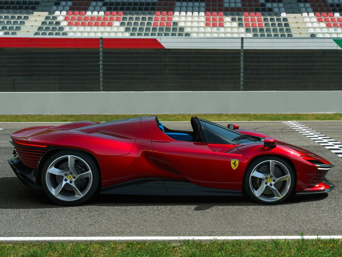 Ferrari Daytona SP3 2022 – indiyədək — Yandan