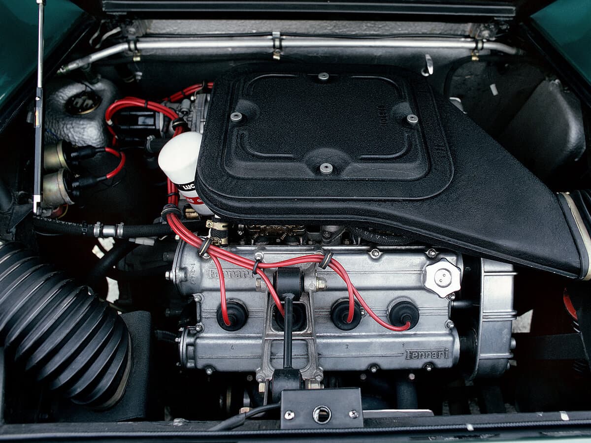Ferrari Dino 208/308 GT4 1973 – 1978 — Salon, arxadan