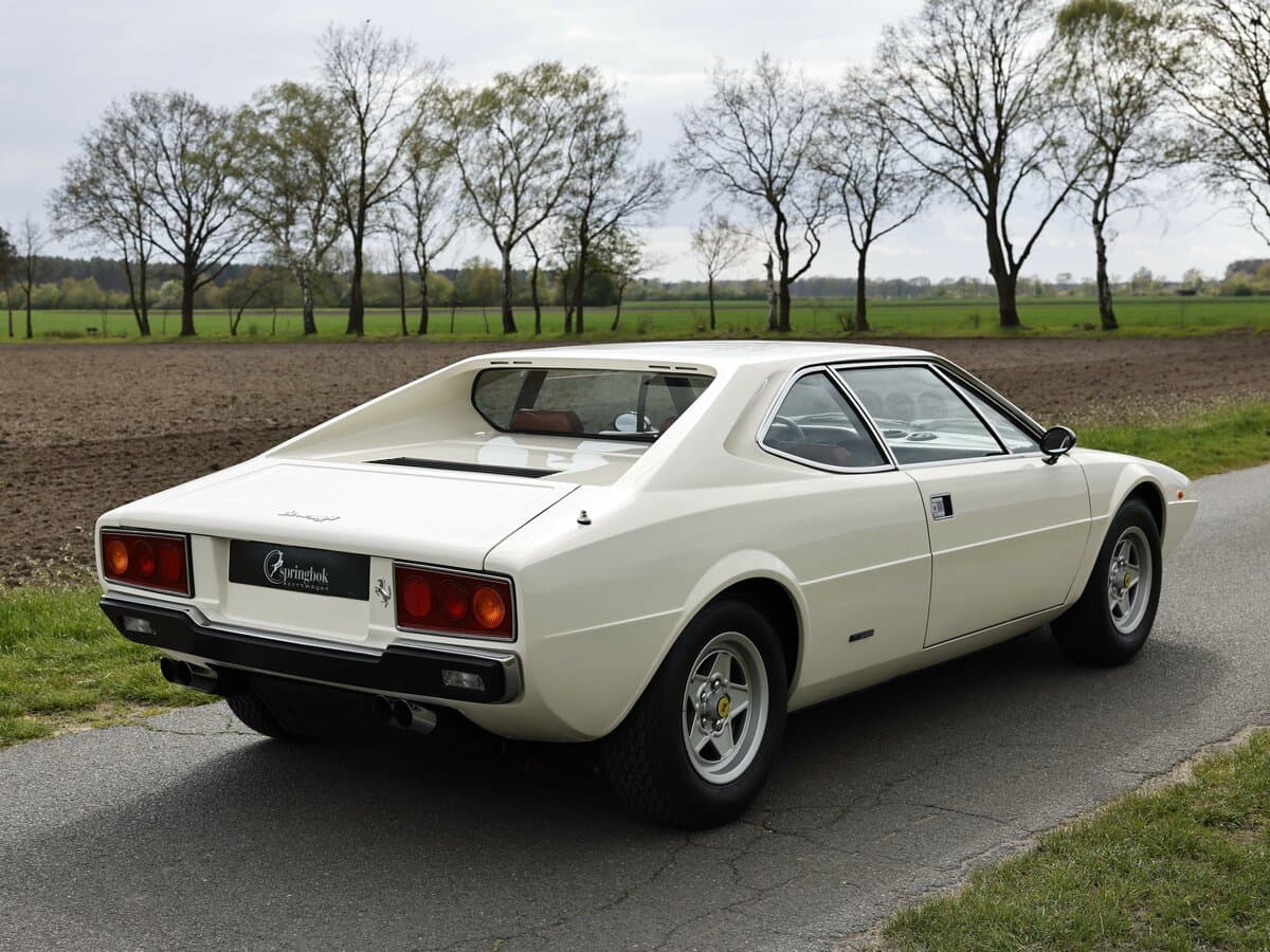 Ferrari Dino 208/308 GT4 1973 – 1978 — 3/4 arxadan