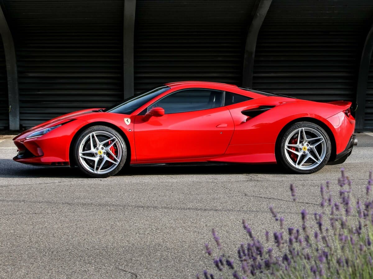 Ferrari F8 2019 – 2023 — Yandan
