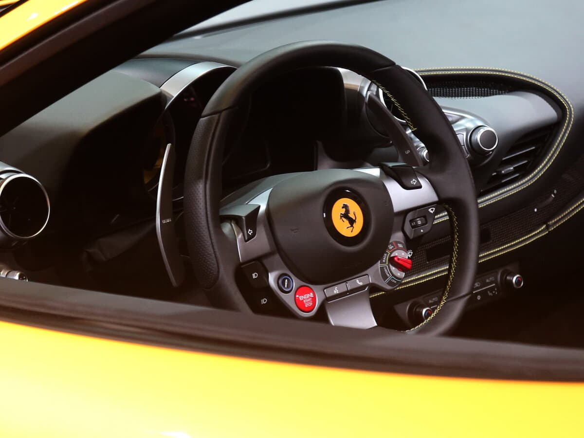 Ferrari F8 2019 – 2023 — Sükan
