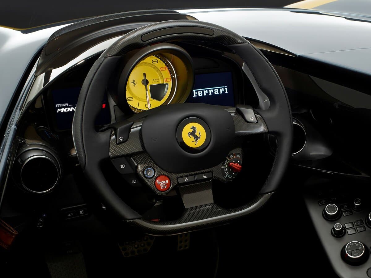 Ferrari Monza SP 2019 – 2022 — Sükan