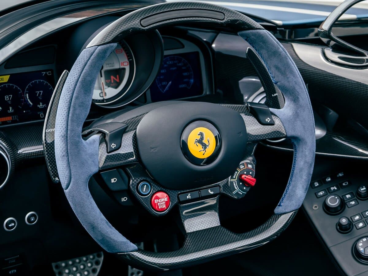 Ferrari Monza SP 2019 – 2022 — Sükan