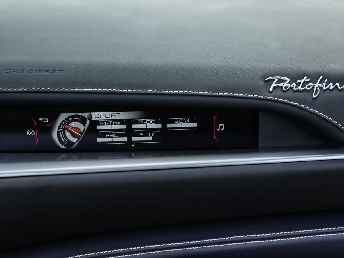Ferrari Portofino I — Salon, öndən