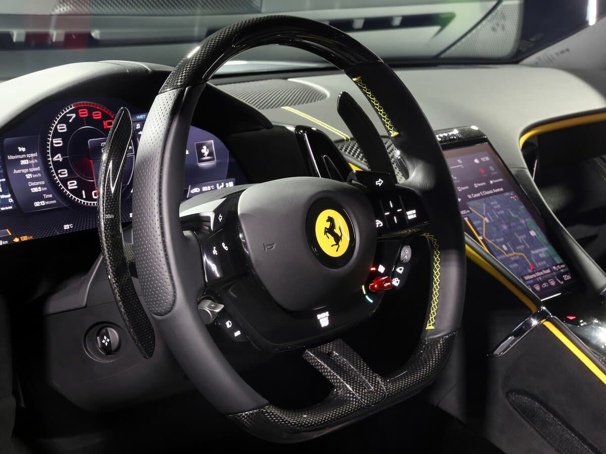 Ferrari Roma 2020 – indiyədək — Sükan