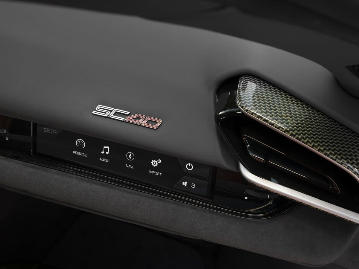 Ferrari SC40 2025 – 2025 — Salon, öndən
