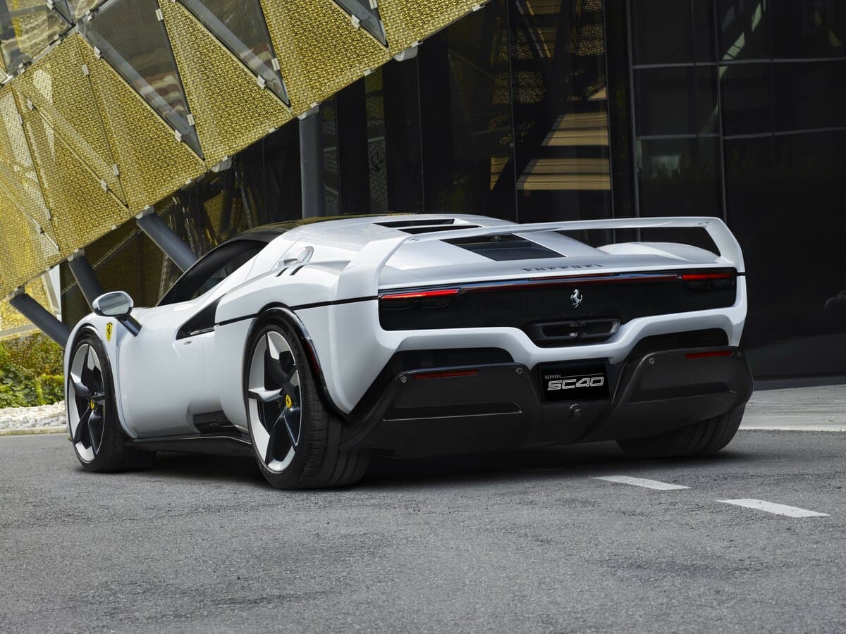 Ferrari SC40 2025 – 2025 — 3/4 arxadan