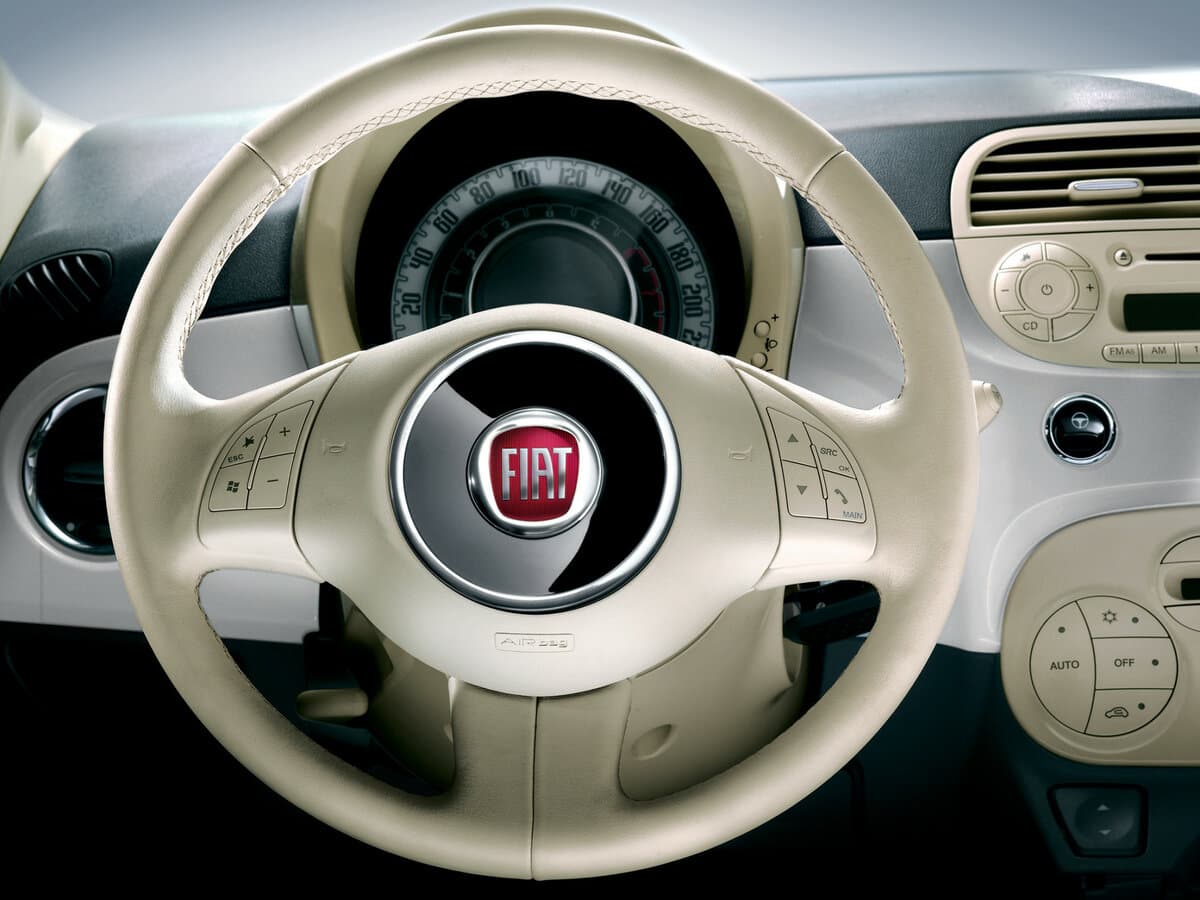 Fiat 500 II — Sükan