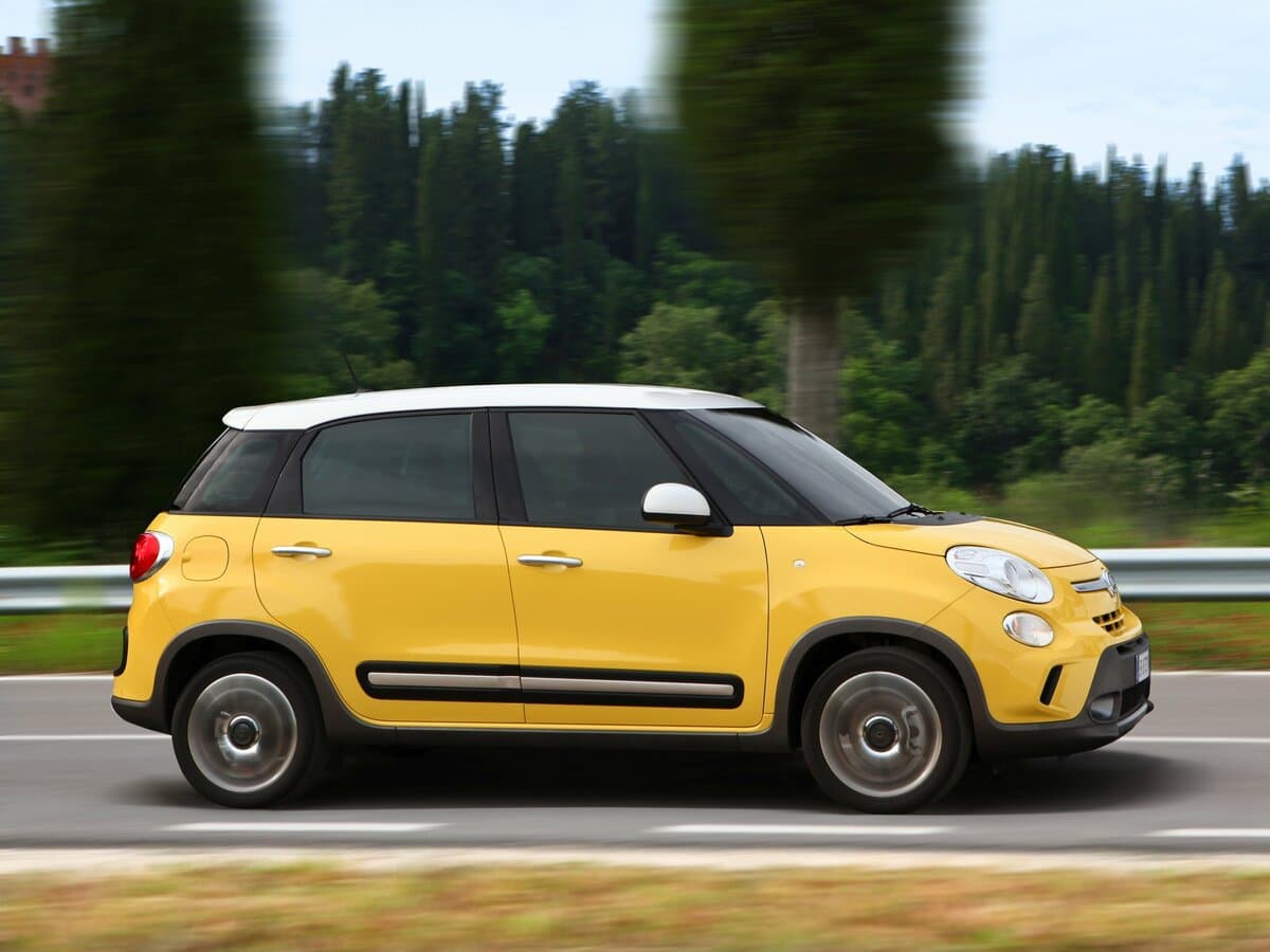 Fiat 500L I — Yandan
