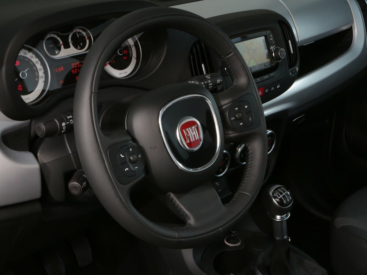 Fiat 500L I — Sükan